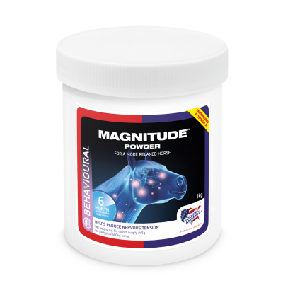 Magnitude Powder dla koni 1 kg – opakowanie suplementu na stres i napięcie nerwowe