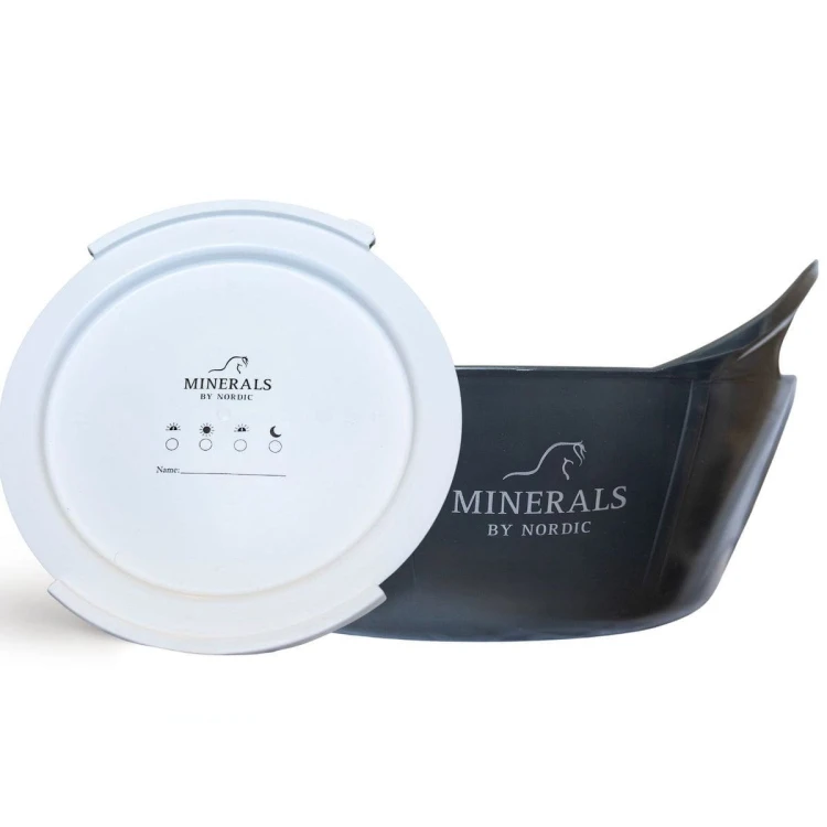 minerals-by-nordic-miarka-do-suplementow-dla-koni-czarno-biala
