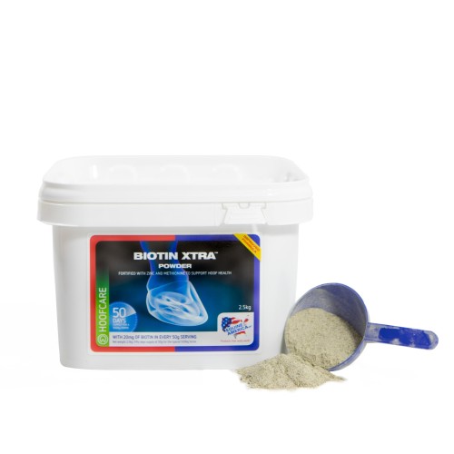 Biotin Xtra Powder 2,5 kg – suplement w proszku wspierający zdrowie i kondycję kopyt koni, z miarką i proszkiem.