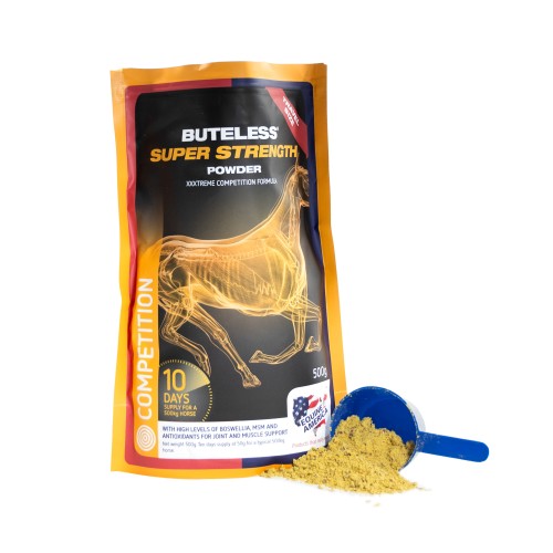 Buteless Super Strength Powder 500 g – suplement dla koni wspierający stawy i prawidłową ruchomość. Formuła z boswellią, MSM i antyoksydantami, przeznaczona dla koni sportowych.